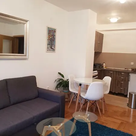 Apartman Aurora *