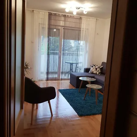 Apartman Aurora *
